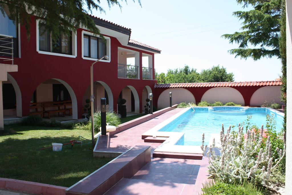 The Red House Hotel Kosharitsa Exterior photo